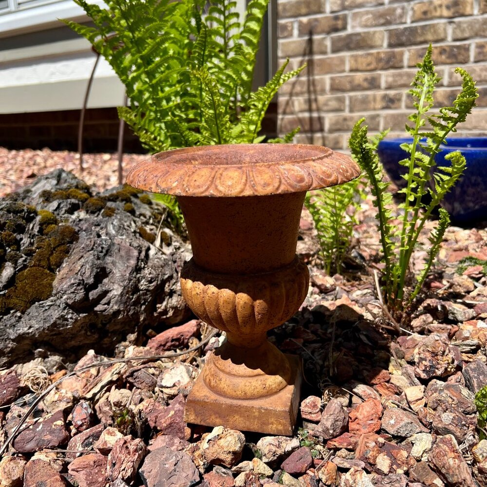 (1) Vintage French Cast Iron Garden Urn/Planter!  Price includes xtra shipping. - Picture 4 of 10